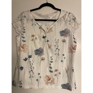 Pretty 100% Polyester XL  Lace Capped Sleeve Flowered top #773